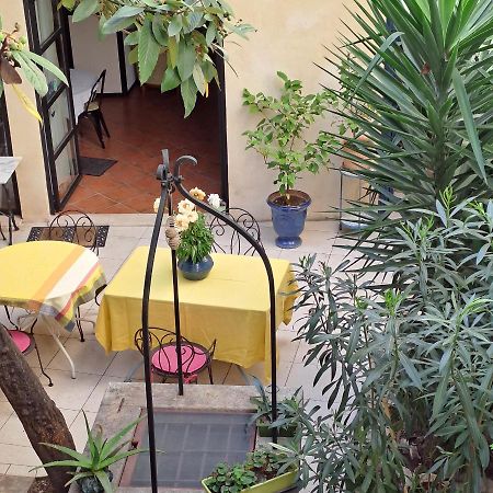 Sous Le Neflier Bed & Breakfast Nimes Ngoại thất bức ảnh
