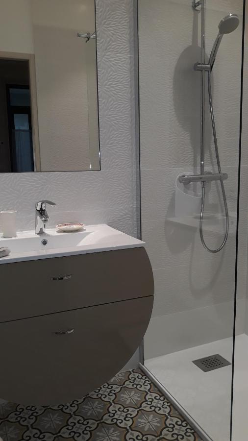 Sous Le Neflier Bed & Breakfast Nimes Ngoại thất bức ảnh
