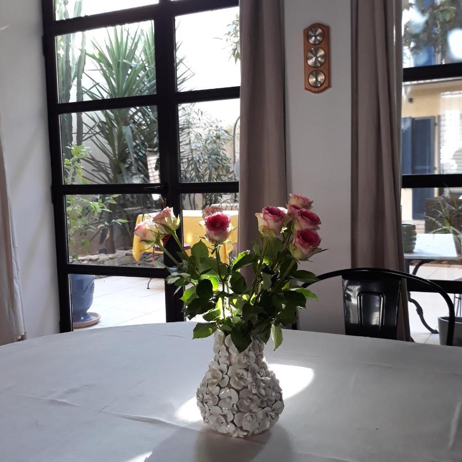 Sous Le Neflier Bed & Breakfast Nimes Ngoại thất bức ảnh