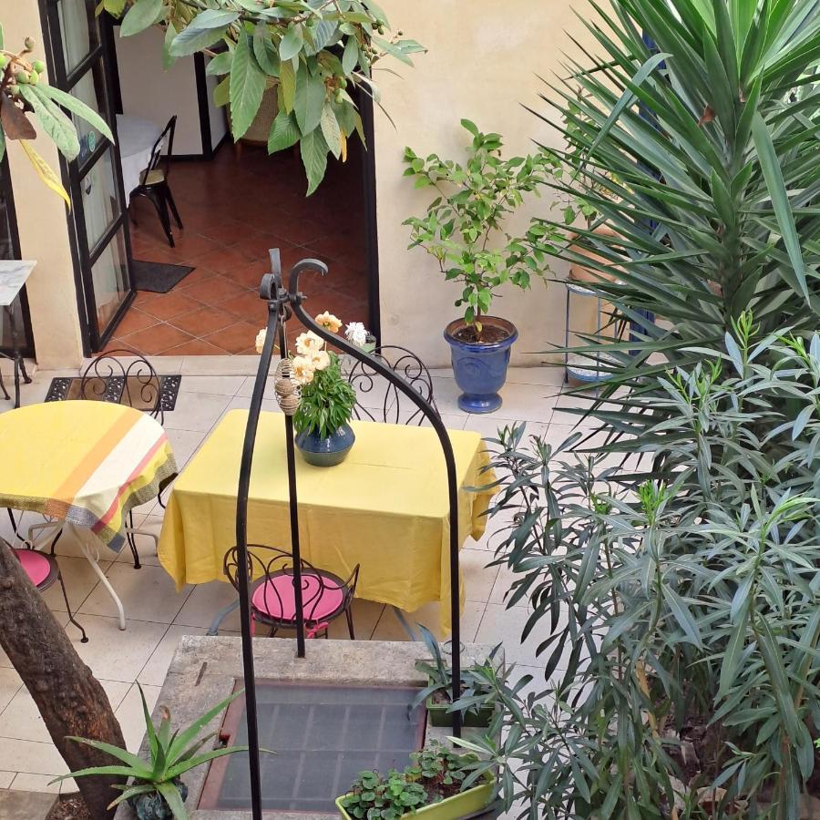 Sous Le Neflier Bed & Breakfast Nimes Ngoại thất bức ảnh
